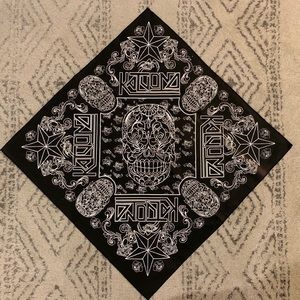 Kat Vin D skull tattoo bandana